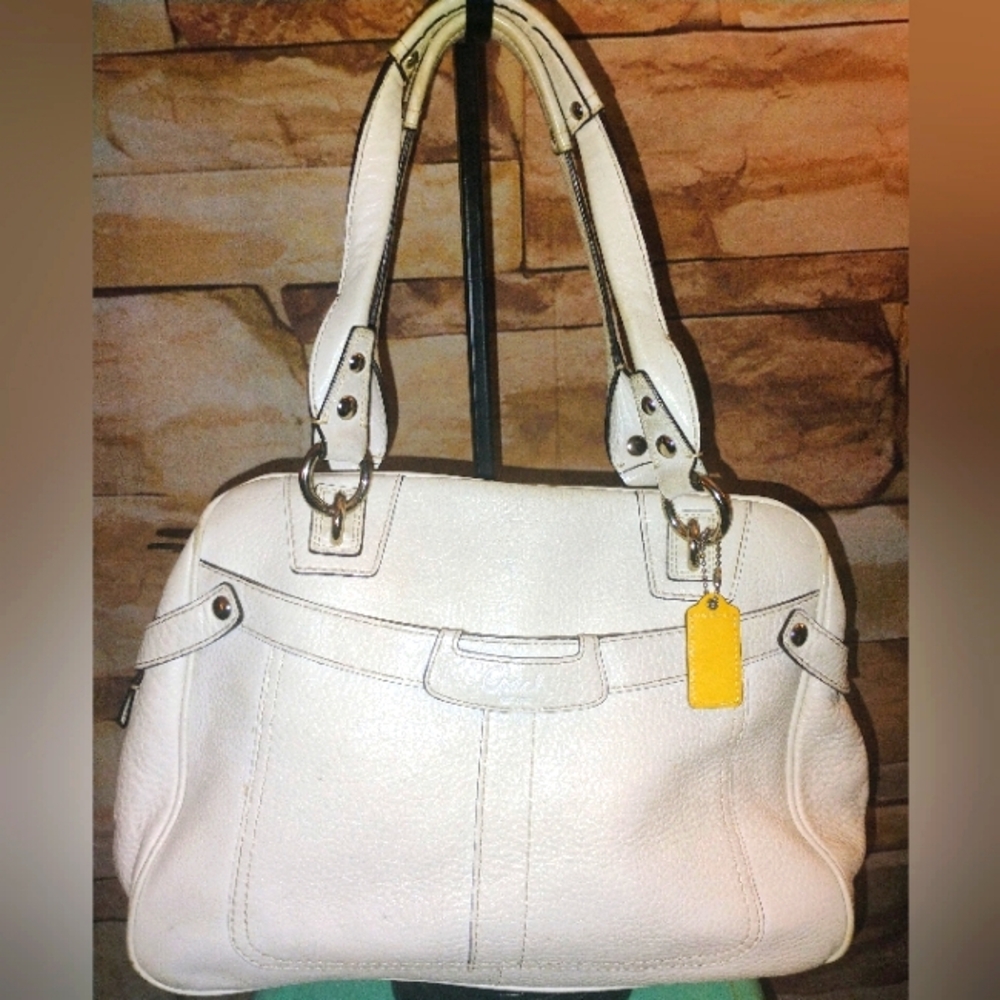 Elegant White Pebble Leather COACH Handbag Satchel
